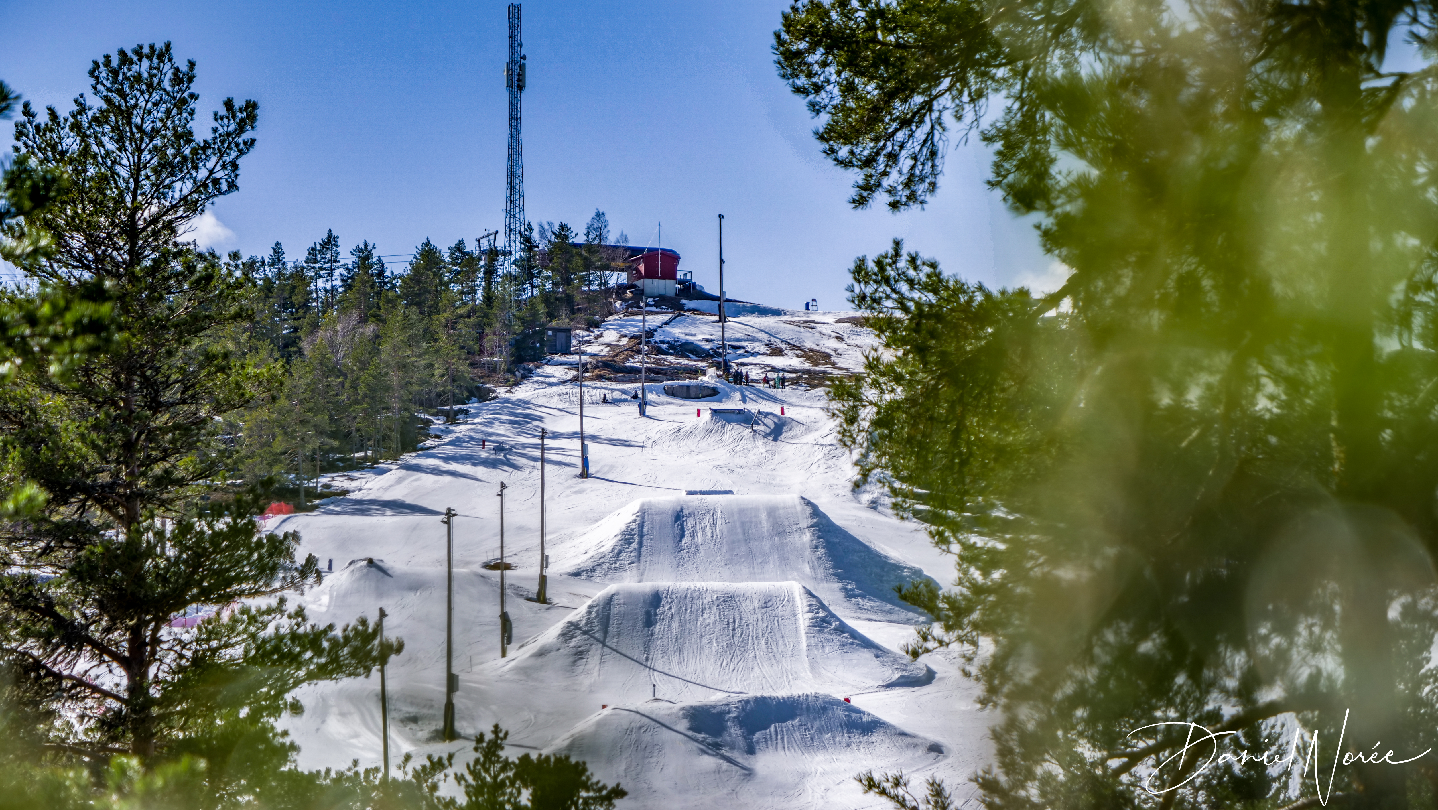 Järvsö Snöpark badar i solsken