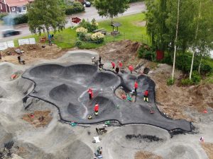 Asfaltering av pumptrack 1 i Järvsö