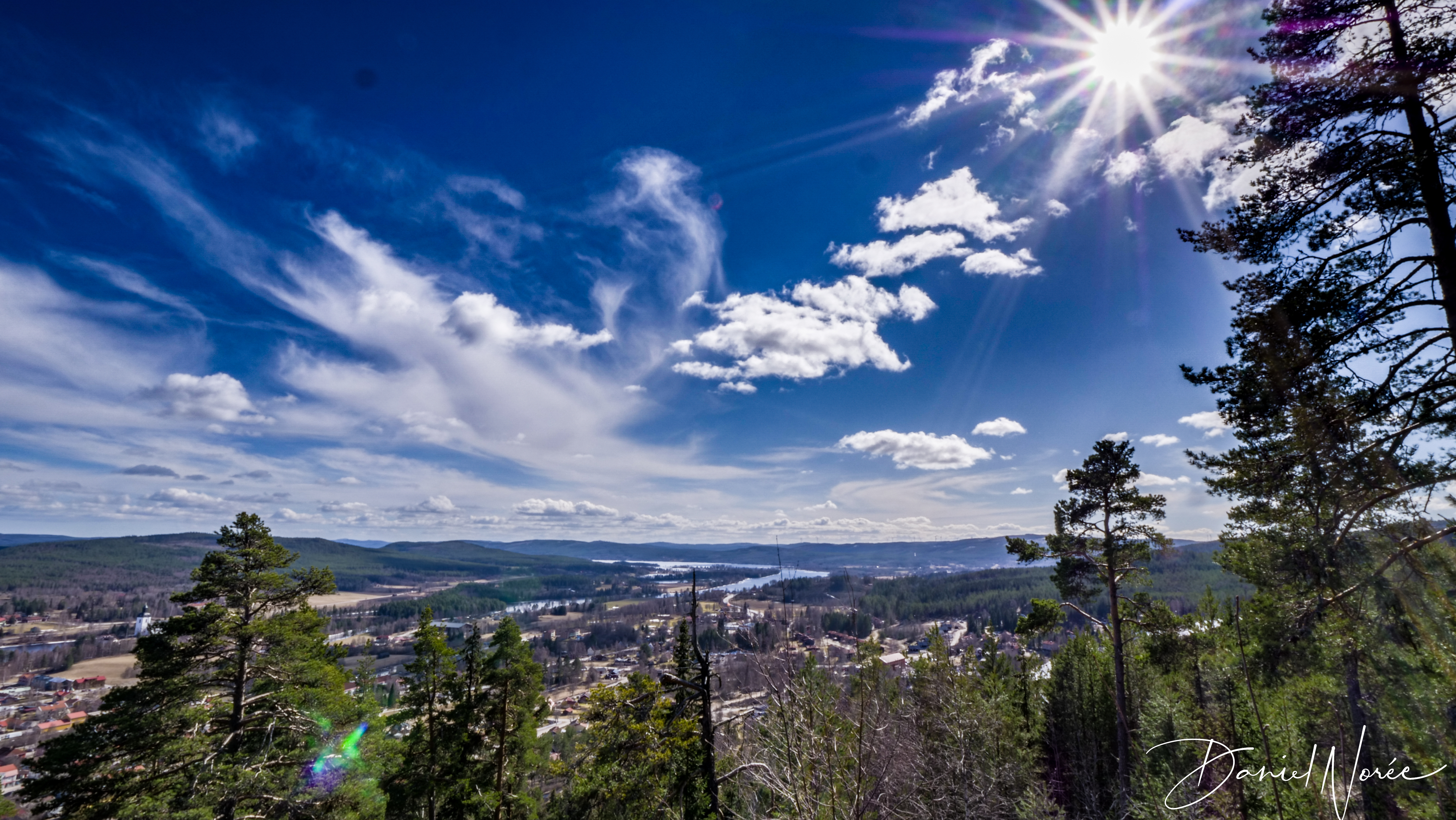 Blå himmel över Järvsö